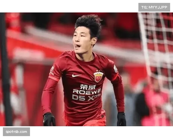 上海海港武磊眉骨缝针后动员队友，激励全队战斗精神